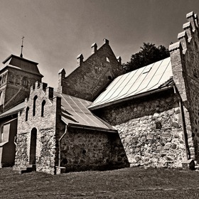 Действующая Лютеранская Церковь XIII века, частично перестроена в XV веке, находится в пос.Тургенево (Grosslegitten), Калининградской области..