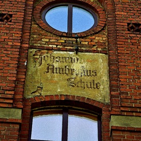 Сохранившаяся надпись на старой немецкой школе, Калининград, K&#246;nigsberg